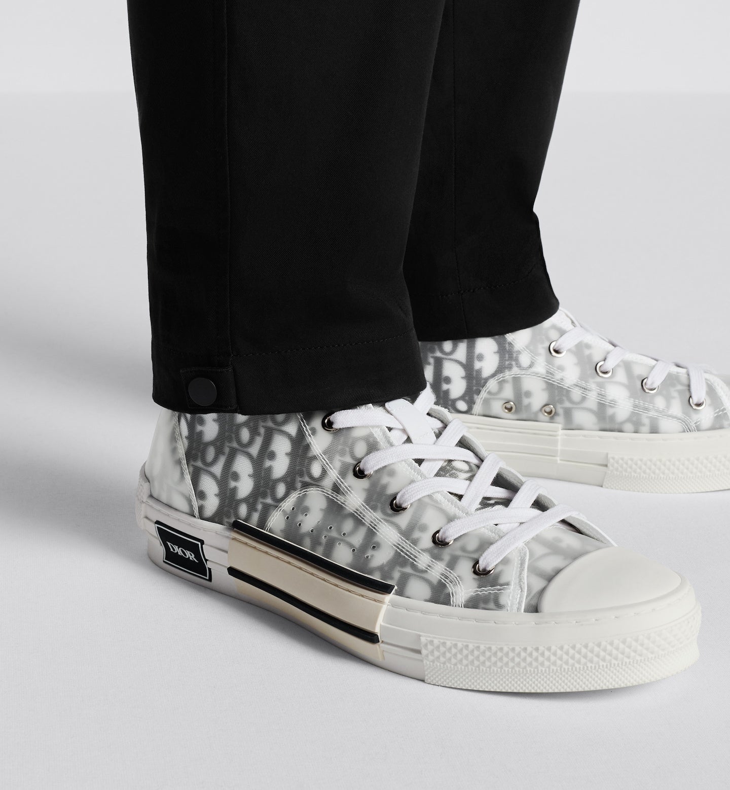 Top sneaker
White and Black Dior Oblique Canvas