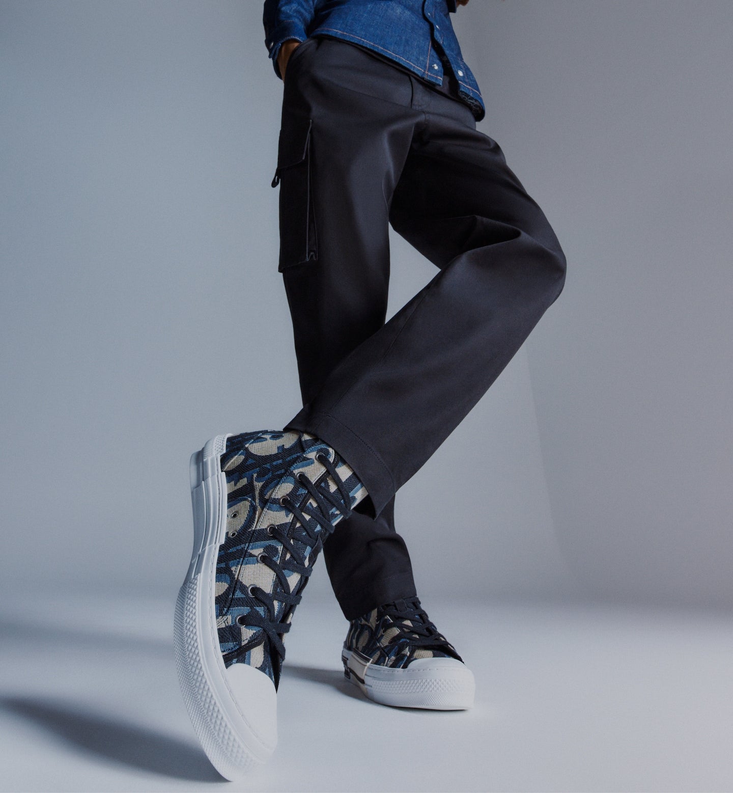 B23 High-Top Sneaker
Beige and Black Maxi Dior Oblique Jacquard